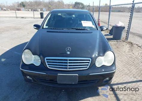 2005 Mercedes-Benz C 240 Luxury 4Matic z USA, uszkodzony, nr VIN WDBRF81J75F716490